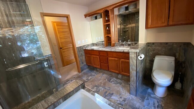 Primary Bath looking towards Bedroom - 26927 Manzanita Ct