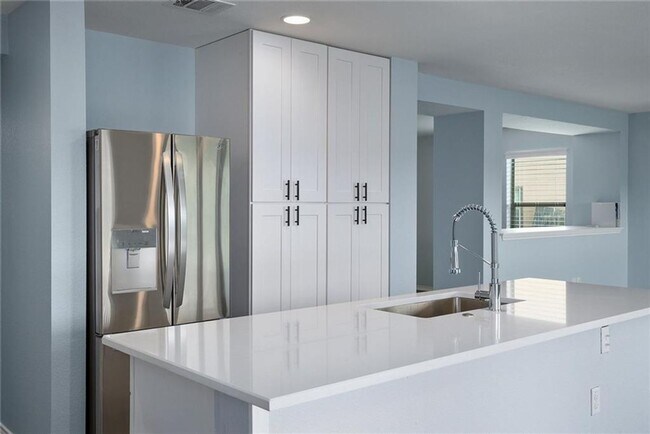 Building Photo - Beautifully remodeled gourmet kitchen with...