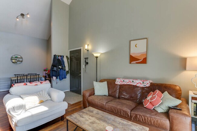 Building Photo - 321 Duke St