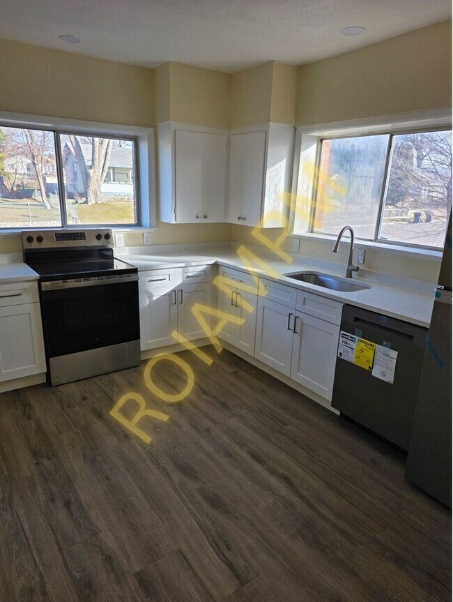 Building Photo - Idanha Ave