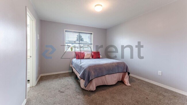 Building Photo - 7125 N Crestline St