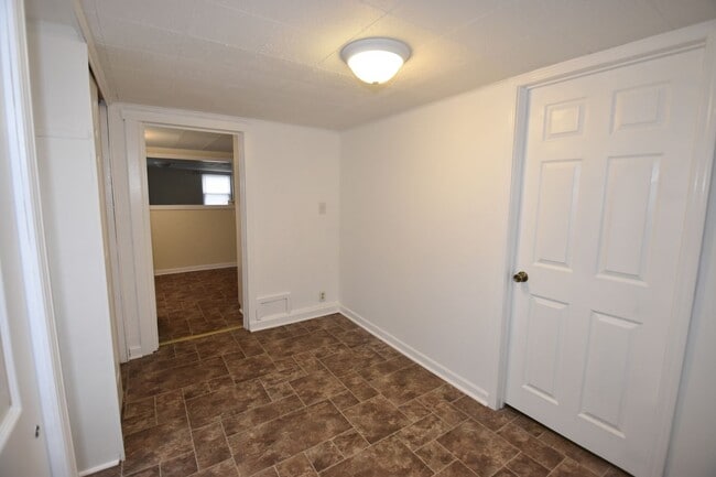 Building Photo - 2 Bedroom Home For Rent Fortville IN