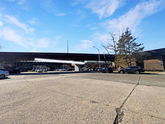 Building Photo - 777 N MacQuesten Pkwy