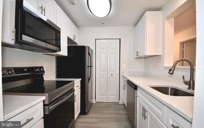 Building Photo - 12901 Churchill Ridge Cir