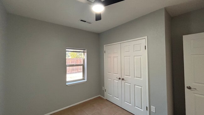 Building Photo - 1337 W Orangeburg Ave