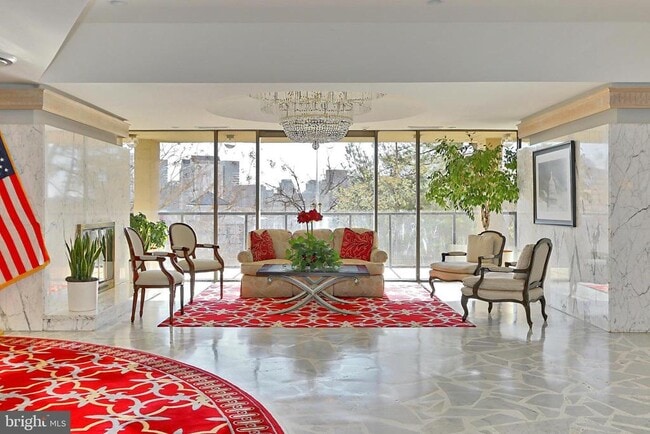 Building Photo - 1101 S Arlington Ridge Rd