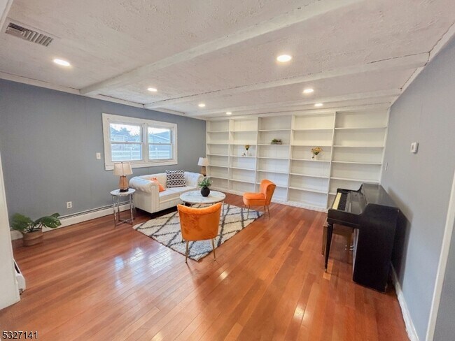 Building Photo - 215 Monroe Ave
