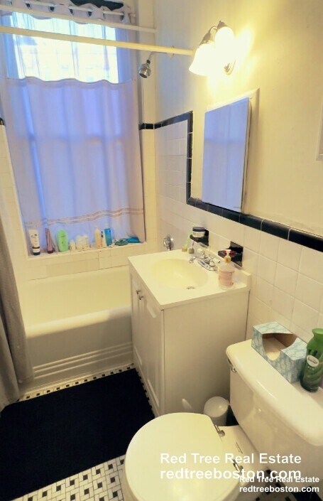 Building Photo - 583 Beacon St