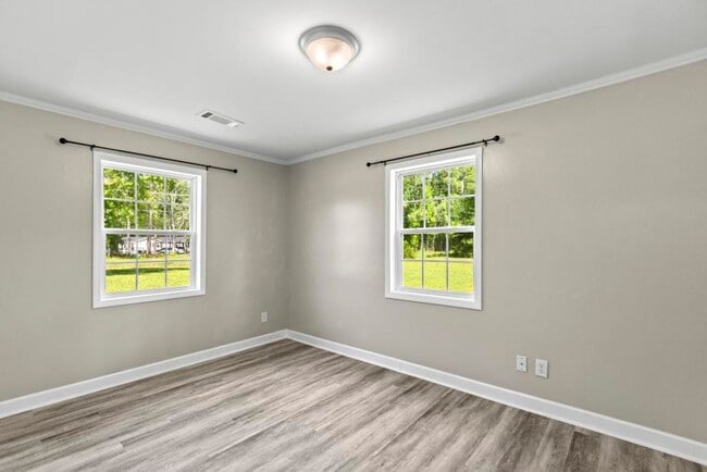 Building Photo - Charming Country Home on 1+ Acres