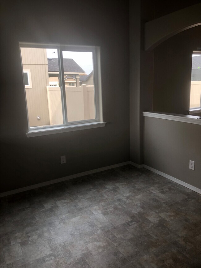 Building Photo - Newer Construction For Rent