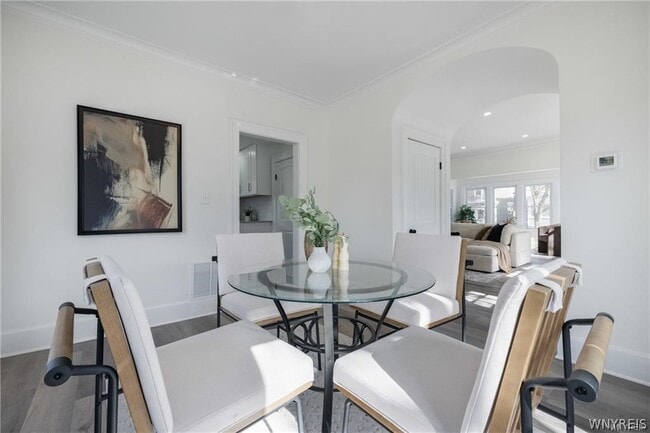 Building Photo - 58 Montrose Ave