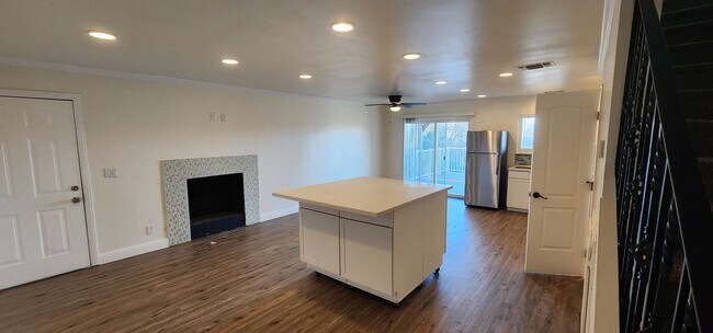 Building Photo - 400 Buckeye Terrace