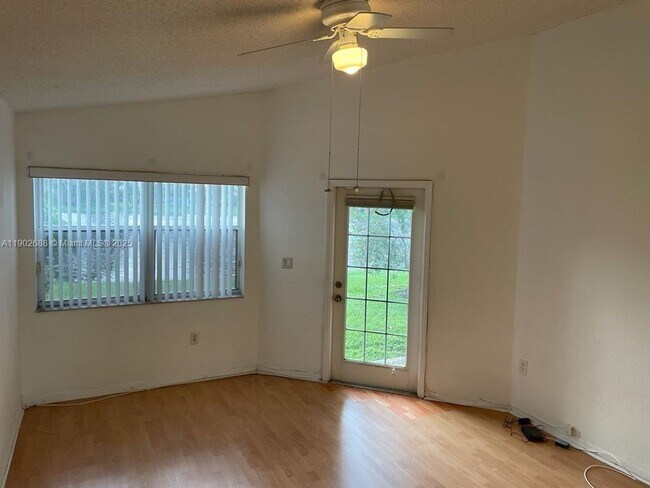 Building Photo - 4121 Sapphire Bend