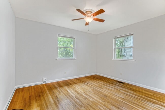 Building Photo - Adorable Midtown Duplex