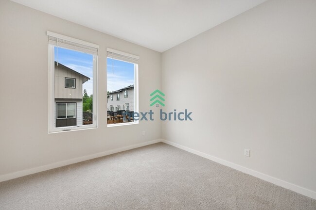 Building Photo - Spacious 3-Bedroom Townhouse Retreat with 3 Full Baths in Bothell - 1,551 Sq. Ft. of Modern Comfort!
