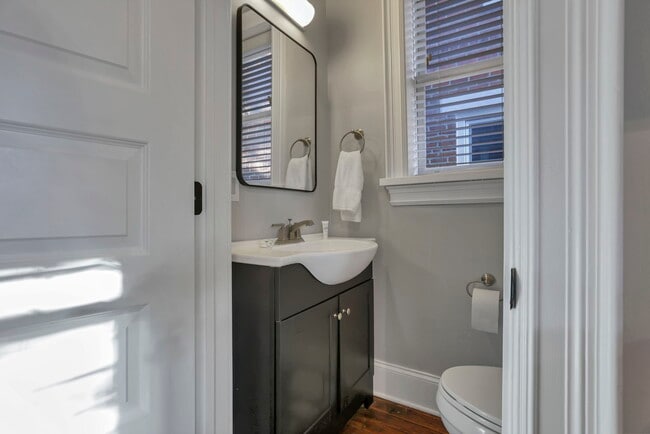 Building Photo - 634 Neil Ave