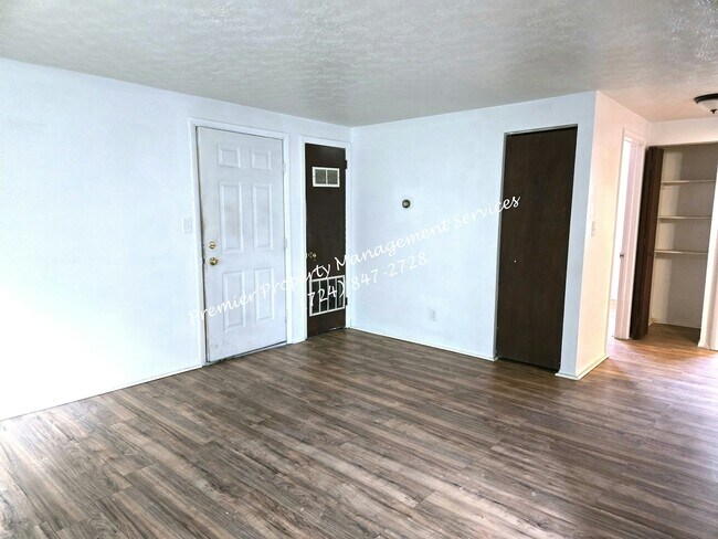 Building Photo - 455 McCleery St