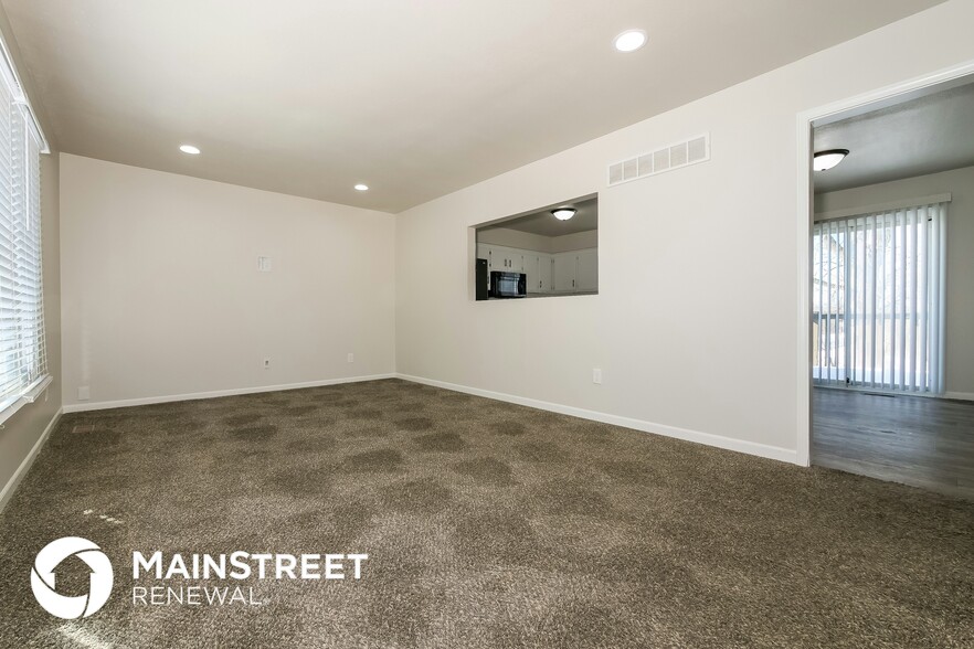 Building Photo - 8400 N Atkins Ct