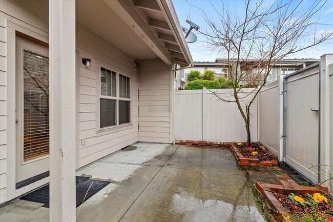 Building Photo - 3126 Alameda St