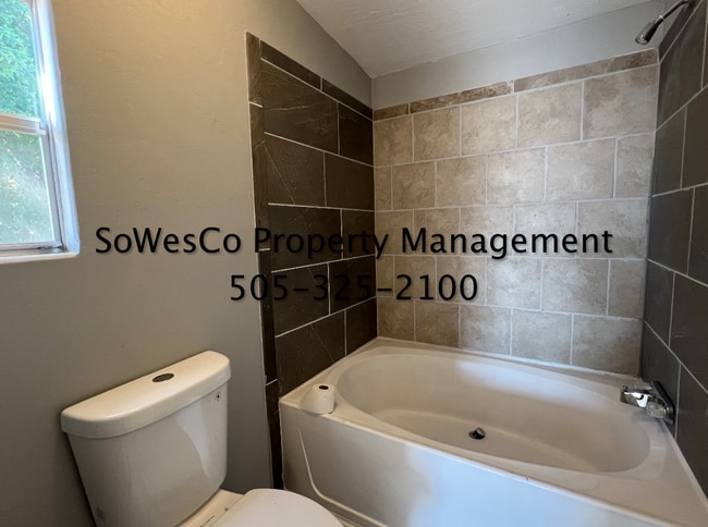 Building Photo - 3 Bedroom 2 Full Bath Home near Downtown