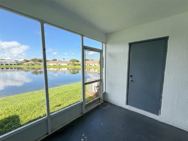 Building Photo - 3152 SW 49th St