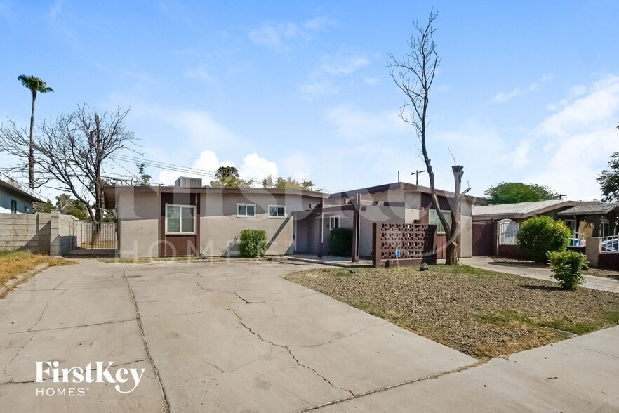 Building Photo - 3904 W El Parque Ave