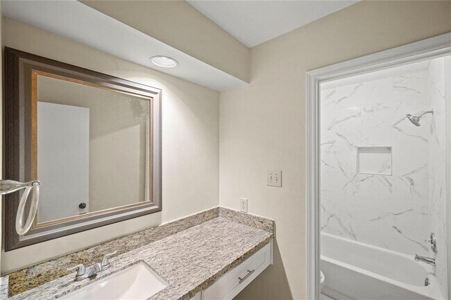 Building Photo - 3409 Meadway Dr