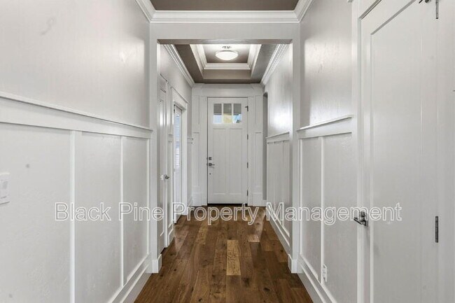 Building Photo - 3761 W Renhold Dr