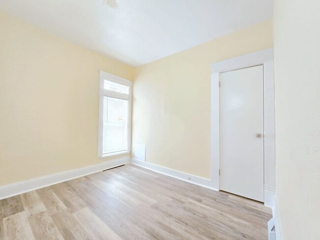 Building Photo - Charming 5-Bedroom House on the West Side ...