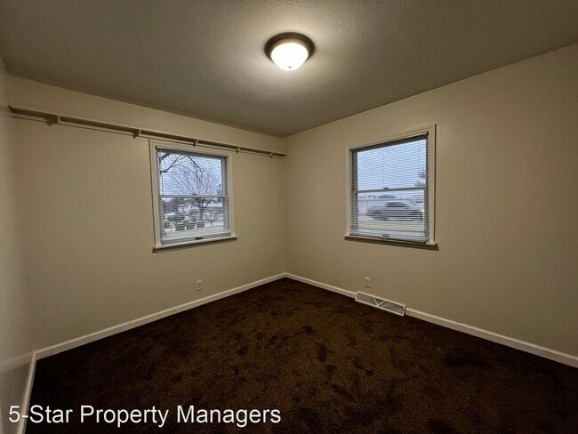 Building Photo - 3 br, 1 bath House - 922 South Main Street...