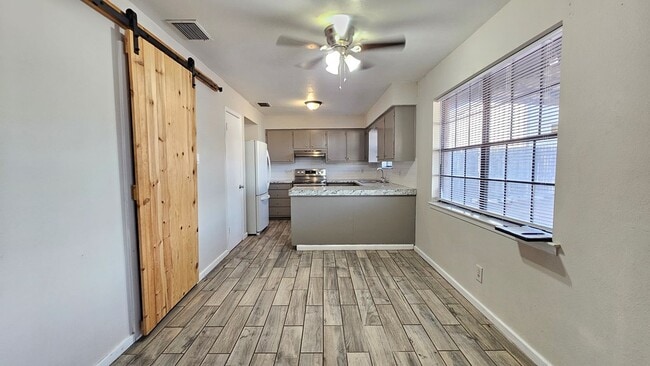 Building Photo - 2042 Magill St