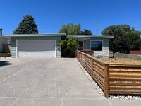 Building Photo - Cute tree street home with 2 car garage!!