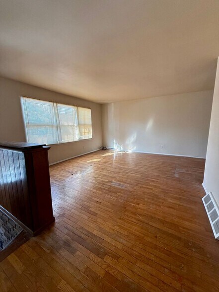 Building Photo - 6255 Peachtree St