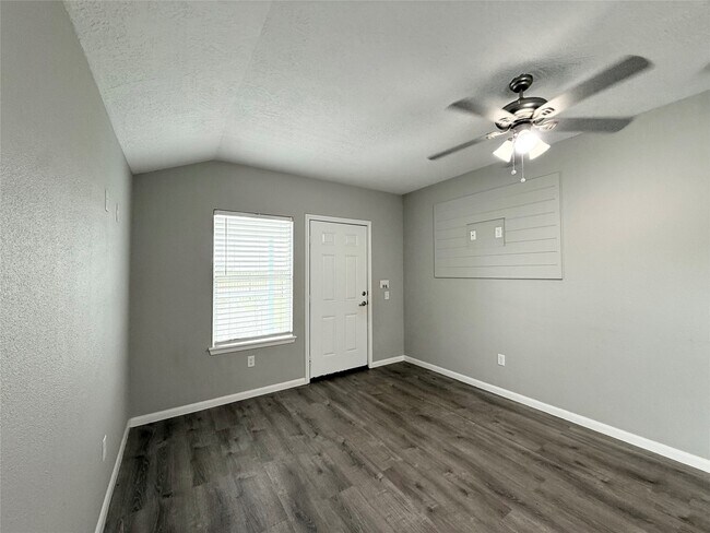 Building Photo - 300 Longstreet Rd