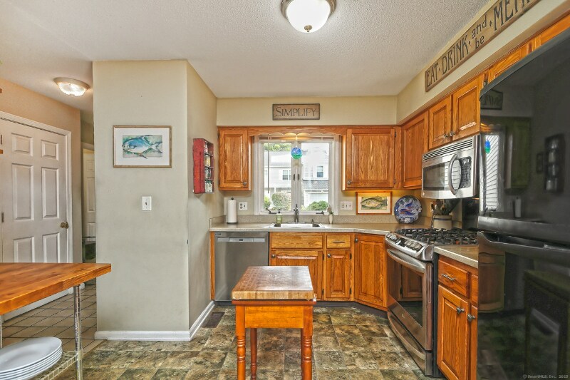 Building Photo - 83 Quarry Village Rd