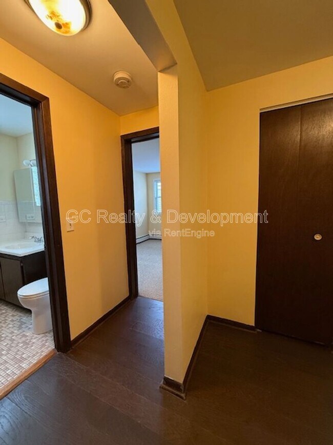 Building Photo - 386 Alles St