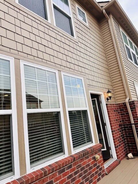 Building Photo - 863 Barclay Cir