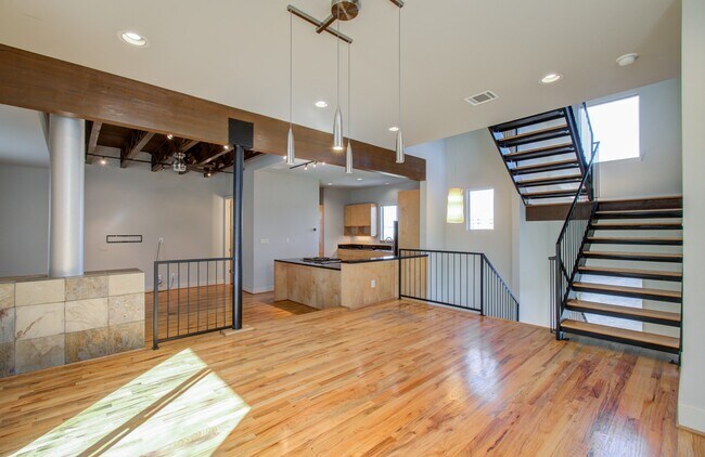 Building Photo - 318 McAlpine St