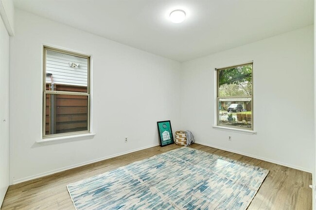 Building Photo - 608 Amesbury Ln