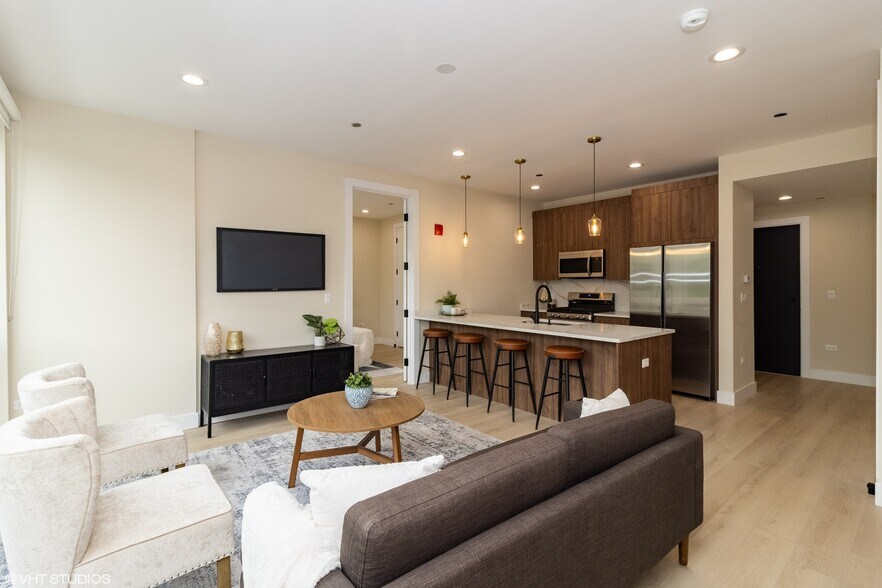 Primary Photo - 3045 W Irving Park Rd