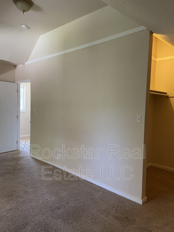 Building Photo - 4235.5 E Hartson Ave