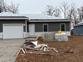 Building Photo - 598 N Airport Rd