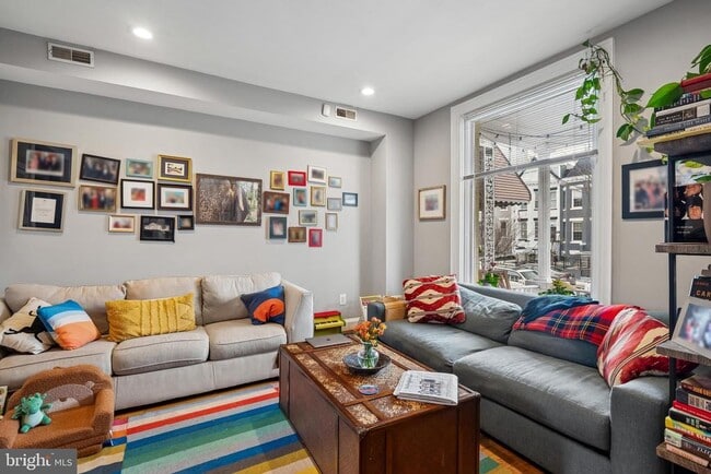 Building Photo - 1373 Quincy St NW