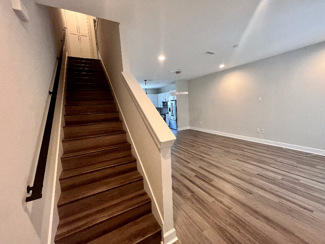 Building Photo - 1302 W Carmen St
