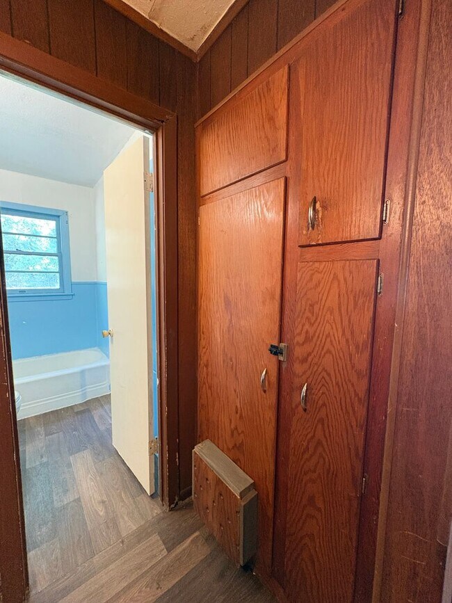 Building Photo - 320 W 83rd St