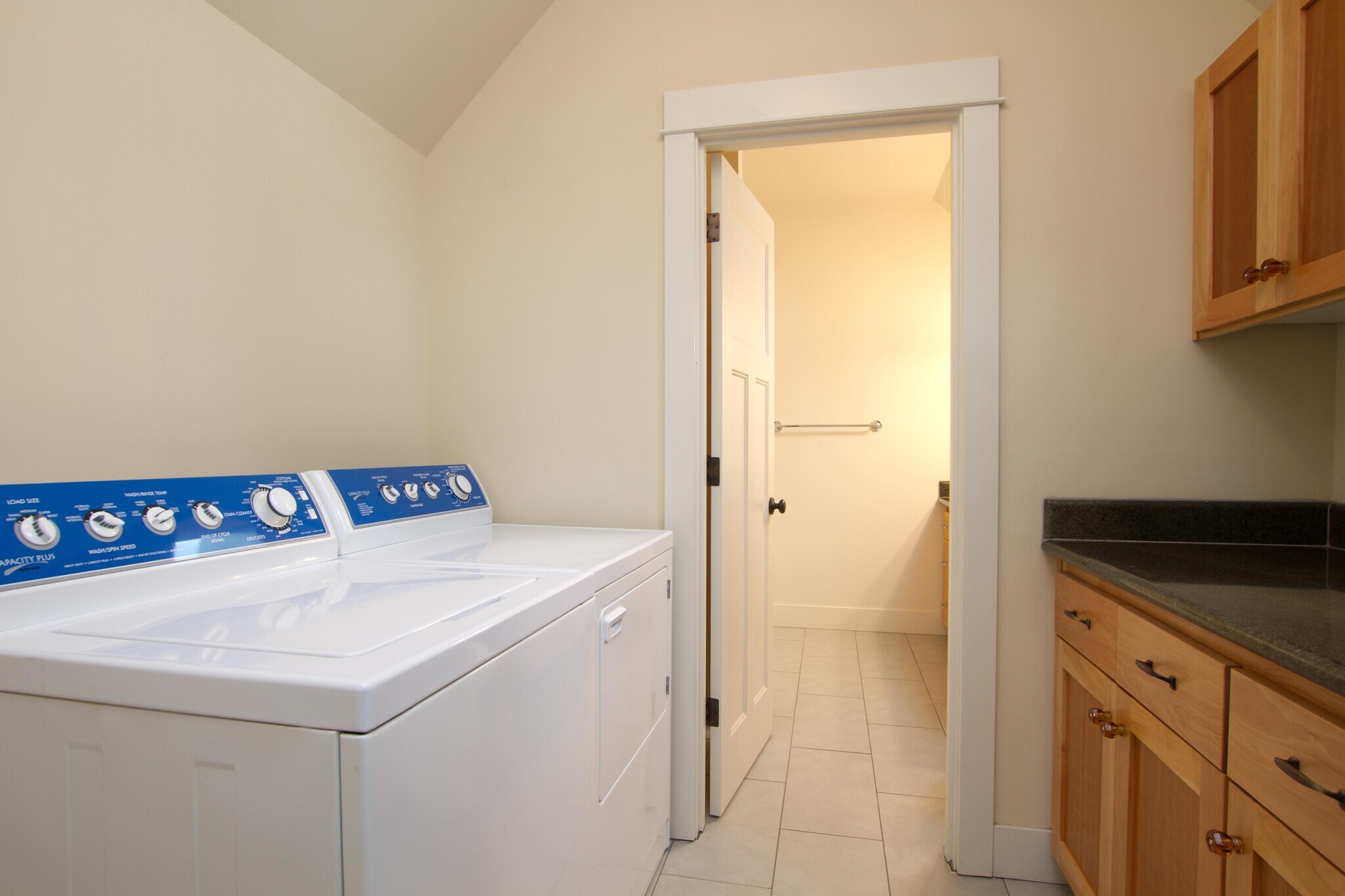 Building Photo - 1062 SE Webber St