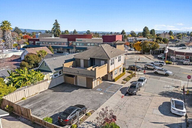 Building Photo - 1332-1332 Mission St