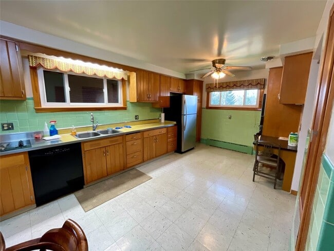 Building Photo - 92 Vestal Ave