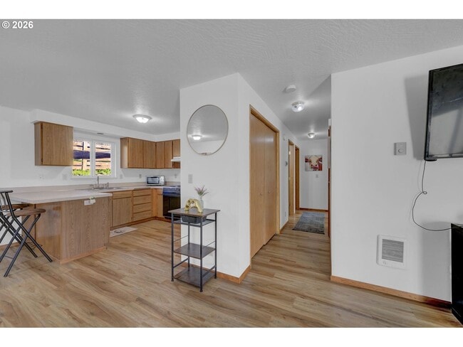 Building Photo - 3 Bed/ 1 Bath Home with RV Parking