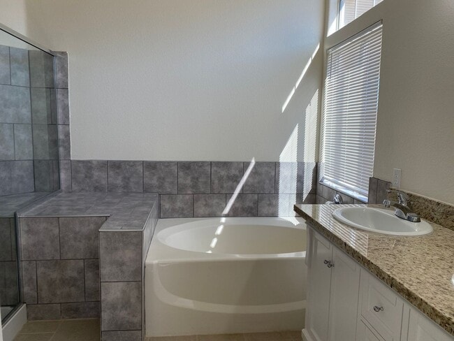 Building Photo - 2252 Bridle Wreath Ln
